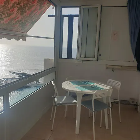 Beautiful Oceanfront With Private Parking 公寓 *