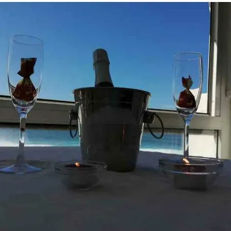 Beautiful Oceanfront With Private Parking Apartmán