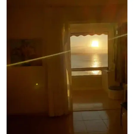 Apartmán Beautiful Oceanfront With Private Parking